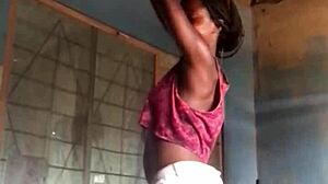 骚货自己玩得超爽 你也来试试