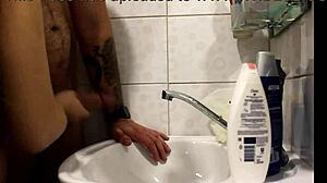 用有趣动漫方式帮他解决早晨勃起