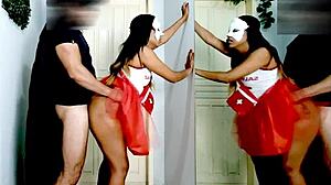 佐罗准备好干紧致拉丁护士屁股中出吗？