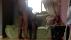 月经期间操她的嘴！