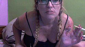 Masturbating while smoking with lip paint on is hot!