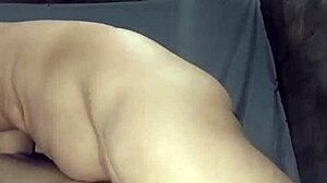 爱用紧屁眼骑朋友巨屌让他猛捅到高潮！