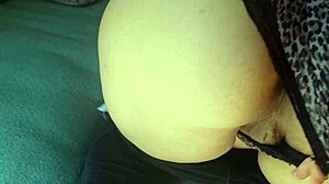 real amateur couple shows off her big white ass for steamy fun.