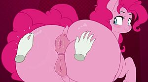 Pinkipie 大屁股在Hentai动作中展示巨大翘臀，给狂热粉丝