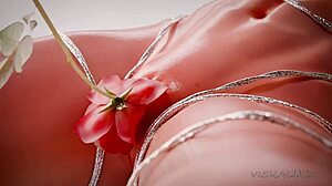 粉色花朵在3D动漫中：准备好热辣中出惊喜？