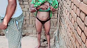 Bhabhi from Indian village got fucked in MMS clip