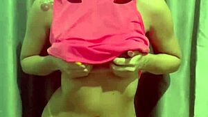 大屁股佩诺奎塔斯抖动着接怪物鸡巴内射她的洞