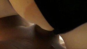 在胖女孩阴户上射大量精液硬核