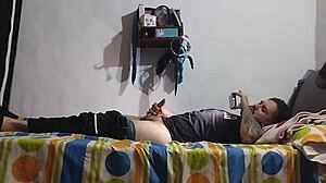 que rica mamada me da mi vecina y terminamos follando con handjob y creampie en su pussy