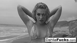 hot dahlia is getting so naughty and squirting everywhere on the beach 😏