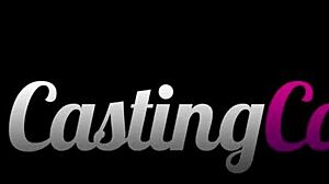 Yeni Acemi Kızıl Saçlı Ajan'a Mülakatta Oyuncaklarla Becerilerini Gösteriyor