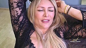 mature blonde offers money for sex to delivery guy