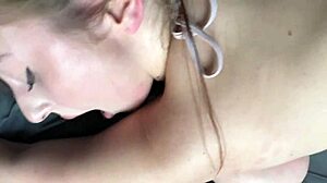 Büyük memeli Polonyalı kız Amber Bloom'u evde fantaziyle dölleme