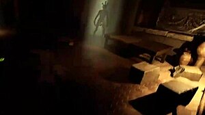 Lara在变态游戏中为新客人选择她的洞