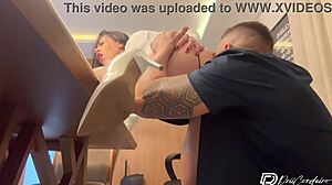 大屁股秘书在办公室里美味地操已婚老板！