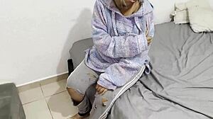 recogiendo a chica sin hogar de la calle