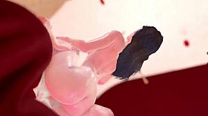 我在看这个扶她女同性恋，饥渴人妖在泳池边操女孩的阴道和肛门