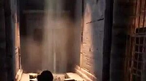 古代雕像苏醒填充Lara的阴道精液在3D色情游戏中