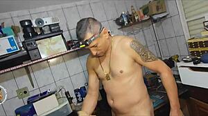 cliente sensual leva celular para consertar e aproveitou para dar gostoso ao tecnico