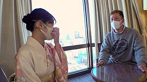 第1部分：和服下，超级淫荡女总裁挤压鸡巴，大口吞精！