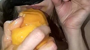 Açgözlü orospu fahişe mangayı aç amcığına sokuyor