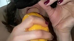 Açgözlü orospu fahişe mangayı aç amcığına sokuyor